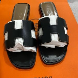 Hermes Oran Sandal in Black size 7.5